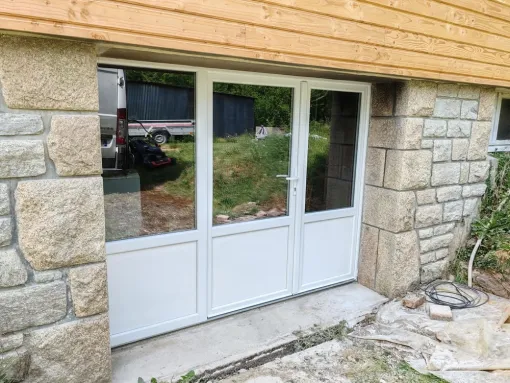 Remplacement de porte de garage par un châssis PVC à Languidic, Lorient, LG HABITAT